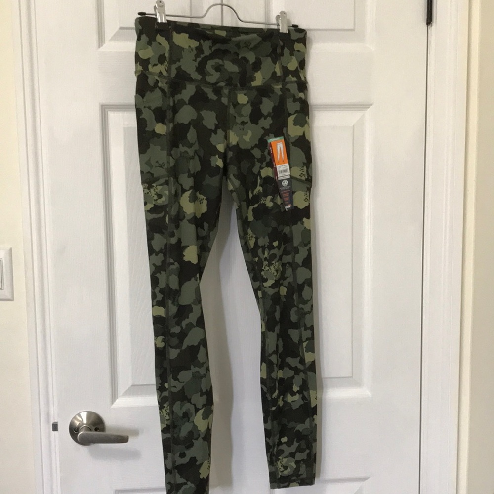 Avía Camo leggings